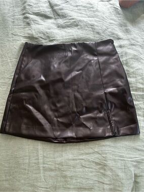 GAP Faux Leather Mini Skirt in Black